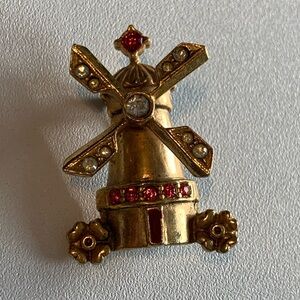 Vintage Windmill Brooch with spinning component.